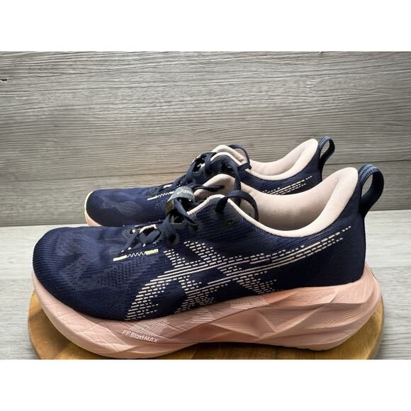 ASICS NOVABLAST 5 Running Shoes Womens 8 - Picture 2 of 9